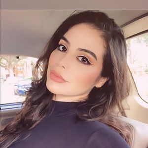 Meet your Posher, Yency